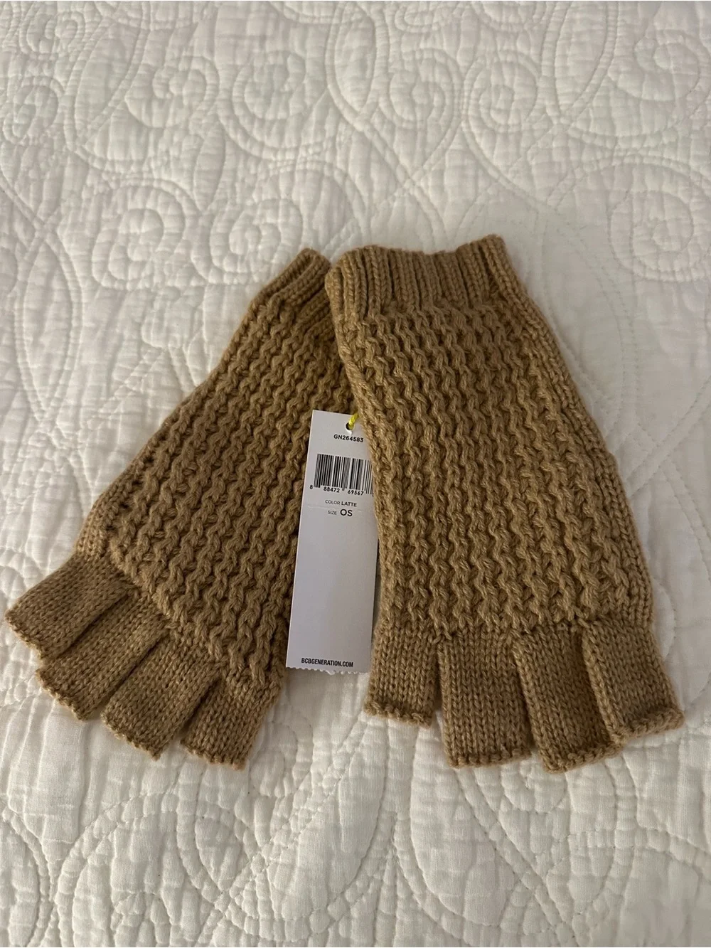 BCBGeneration Chunky Knit Fingerless Gloves in Camel